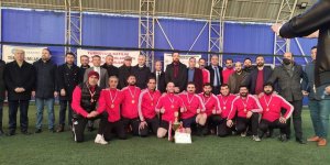 Bingöl'de kurum çalışanları, öğrenciler için forma terletti