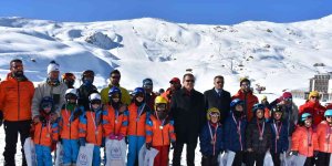 2800 rakımda kayak yarışması