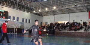 Liseli gençlerin futsal heyecanı
