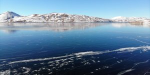 Doğu Anadolu'nun saklı güzelliği Balık Gölü tamamen dondu