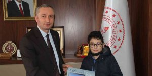 Ağrılı başarılı öğrenciler, Milli Eğitim Müdürü Kökrek'i ziyaret etti