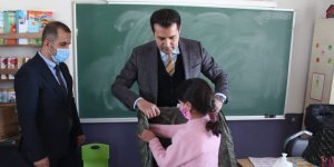 Bulanık'ta öğrencilere giyim yardımı