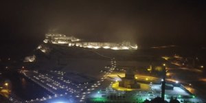 Kars'ta vatandaşlar kar altında halay çekti