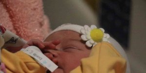 Elazığ'da yılın ilk bebeklerine Ömer Asaf ve Esra ismi verildi