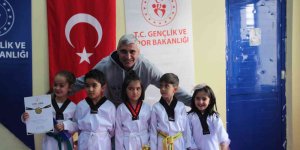 Tatvanlı minik tekvandocular kuşak bağladı