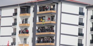 Elazığspor aşkı engel tanımıyor, maçı balkondan izlediler