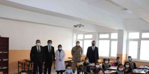 Kaymakam Çelik okullarda incelemelerde bulundu