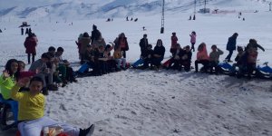 Güroymak'ta kayak merkezine götürülen öğrenciler doyasıya eğlendi