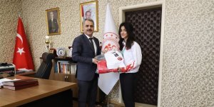 Muaythai Avrupa Şampiyonu Aslan'a hediye