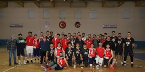 Basketbol'da kupalar sahibini buldu