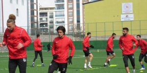 Elazığ Karakoçan FK, topbaşı yapıyor