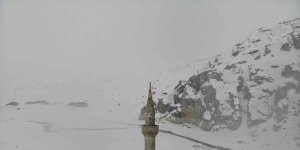 Sular altında kalan cami havadan görüntülendi