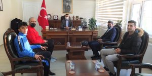 Keban Kaymakamlığı ve Belediyesini başarılı sporcular ziyaret etti