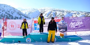 Erzincan'da düzenlenen Snowboard Alpine 2. Etap Yarışları sona erdi