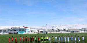 Başkale şehir stadı hizmete girdi