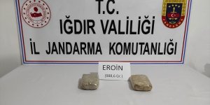 Iğdır'da yol kenarında 1 kilogram eroin bulundu