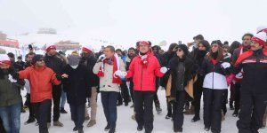 Hakkari'de 4. Kar Festivali renkli görüntülere sahne oldu