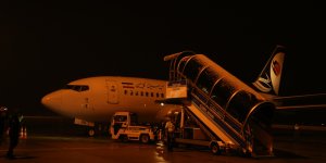 Van'a iniş yapan Tahran uçağındaki yolcular davul zurnayla karşılandı