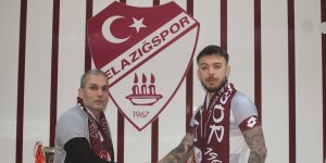 Elazığspor, yeni transferlerine imza töreni düzenledi