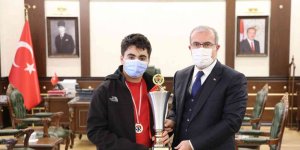 Elazığ Valisi Toraman, şampiyonları ağırladı