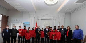 Şampiyon takımdan Vali Bilmez'e ziyaret