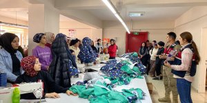 Bingöl'de jandarma, tekstil fabrikasında çalışan kadınlara KADES'i tanıttı