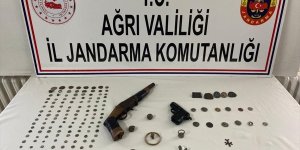 Ağrı'da ev ve araçlarında tarihi eser bulunan iki zanlı yakalandı