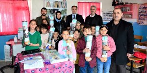 Tuşba Belediyesinden okullara kitap desteği