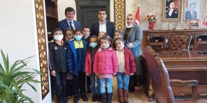 Öğrenciler, Karlıova Kaymakamını ziyaret etti