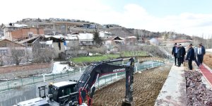 Başkan Çınar, Yeşilyurt güreş sahası çalışmalarını inceledi