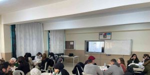 Ağrı'da 'Birlikte İngilizce' projesi ile 273 İngilizce öğretmenine seminer verildi