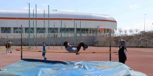 Atletler il birincisi olmak için ter döktü