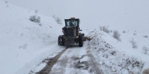 Erzincan'da kar ve tipiden kapanan 30 köy yolu ulaşıma açılıyor