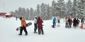 Martta etkili olan kar Cıbıltepe Kayak Merkezi'ni hareketlendirdi