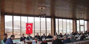 Oltu ilçe protokolü, şehit aileleri ve gazilerle yemekte buluştu