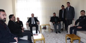 Hizan Kaymakamı Yelek, şehit ailesini ziyaret etti