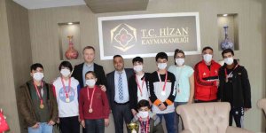 Minik pehlivanlardan Kaymakam Yelek'e ziyaret