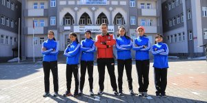 Okula devam sıkıntısı yaşarken atletizmde Türkiye şampiyonluğuna uzandılar