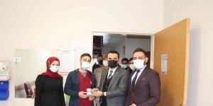 Kaymakam Çelik'ten sağlık çalışanlarına hediye