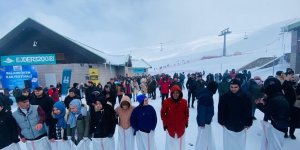 AK Gençlik'ten Palandöken'de kar festivali
