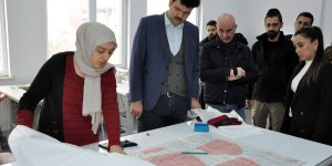 Çukurca Kaymakamı Kurt, yenilenen atölyelerdeki kursları ziyaret etti