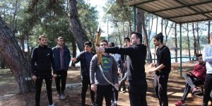 Öğrenciler doğa sporları dersi uygulamalarını kampta yaptı