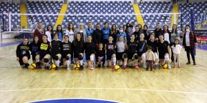 Malatya'da kadınlar Voleybol Şenliği'nde buluştu