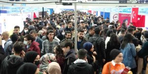 Güneydoğu Kariyer Fuarı'na binlerce öğrenci akın etti