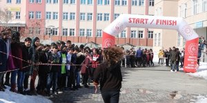 Karlıova'da 'Atletizm Geliştirme Projesi' kapsamında yarışma düzenlendi