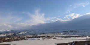 Kurak görünümlü Çayırlı Göleti kar yağışıyla hayat buldu