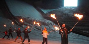 Meşaleler yıldız için yandı