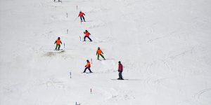 Maddi durumu iyi olmayan ailelerin yetenekli çocukları kayak sporuna kazandırılıyor