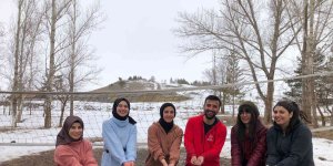 Gönüllü gençlere kamp jesti