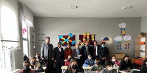 Selim Belediyesi'den okullara kitap desteği